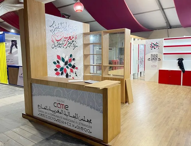 Pavillon CCME, comptoir et panneaux illustrés